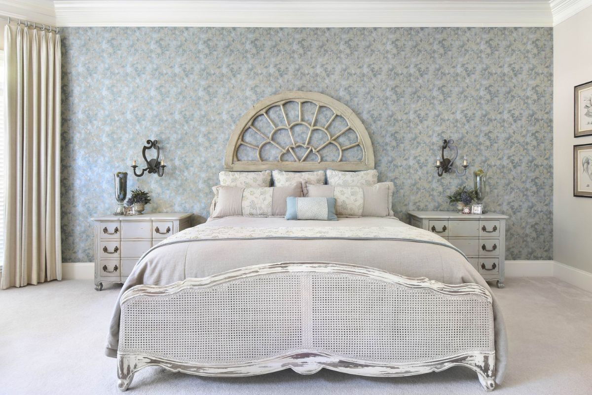 You are currently viewing French Country Style Bedroom: Rustic Elegance and Timeless Comfort