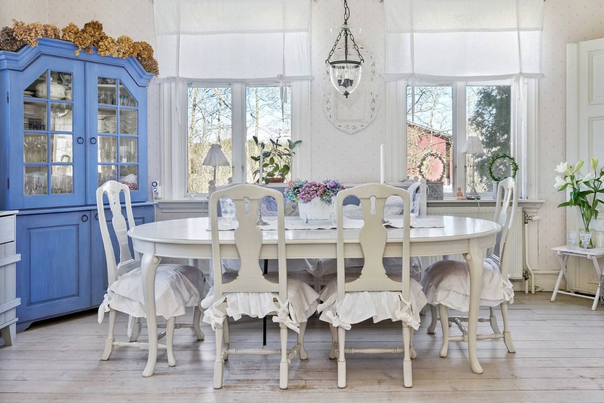 You are currently viewing Shabby Chic Style Dining Room: Elegance in Weathered Nostalgia